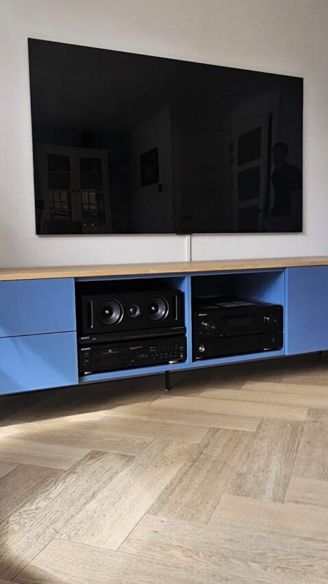 Een Laken Van Hout Over Dit Tv Meubel